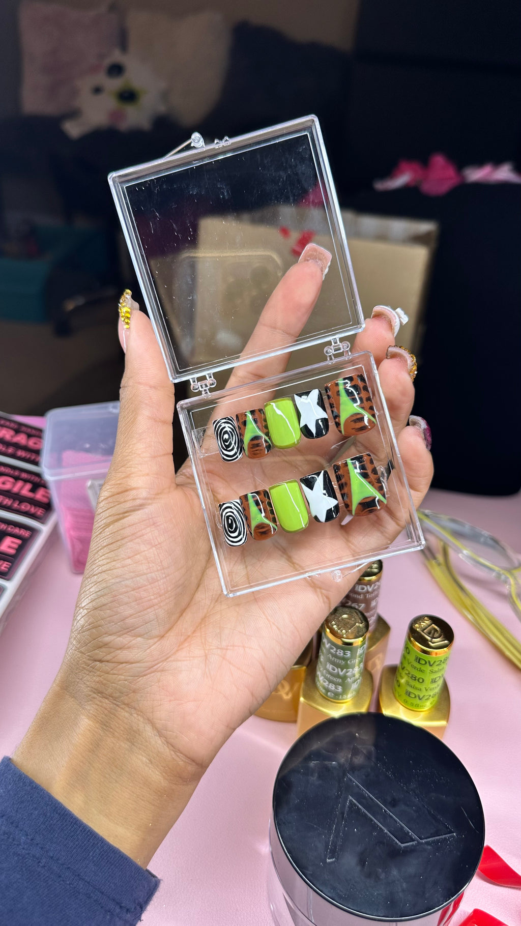 Short Custom Acrylic Press Ons (Extravagant Design)